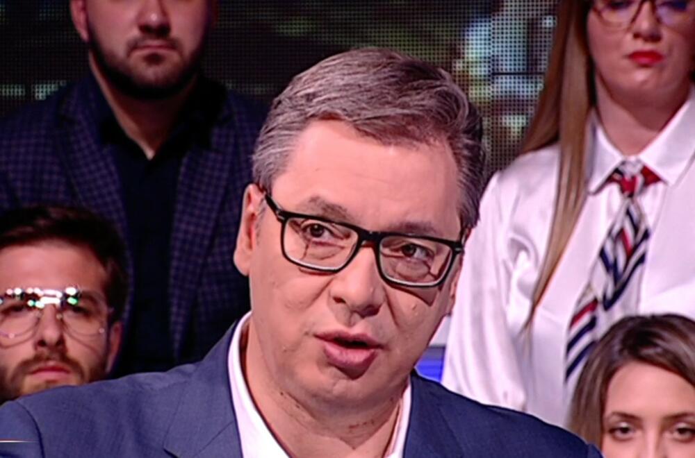 Aleksandar Vučić, Ćirilica