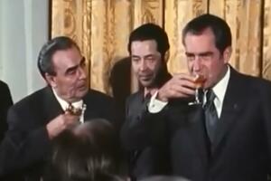 SOVJETSKI SMISAO ZA HUMOR Brežnjev nije hteo da popije čašicu šampanjca pre lidera SAD-a, evo i zašto VIDEO
