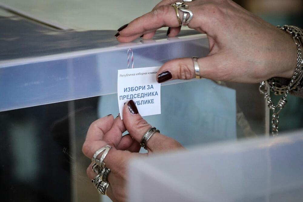 INCIDENT ISPRED BIRAČKOG MESTA U KRUŠEVCU: Muškarac (39) vređao članicu biračkog odbora i oteo joj potvrde o glasanju
