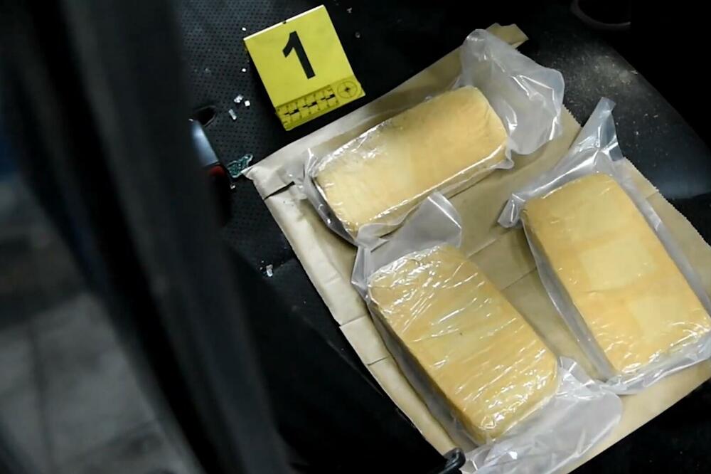 PAO DILER U BEOGRADU: Policija mu u autu pronašla 1,5 kilograma heroina (VIDEO)