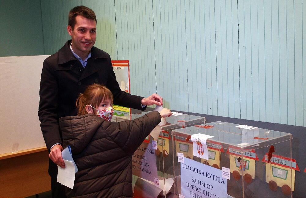 glasanje, izbori 2022, Dobrica Veselinović