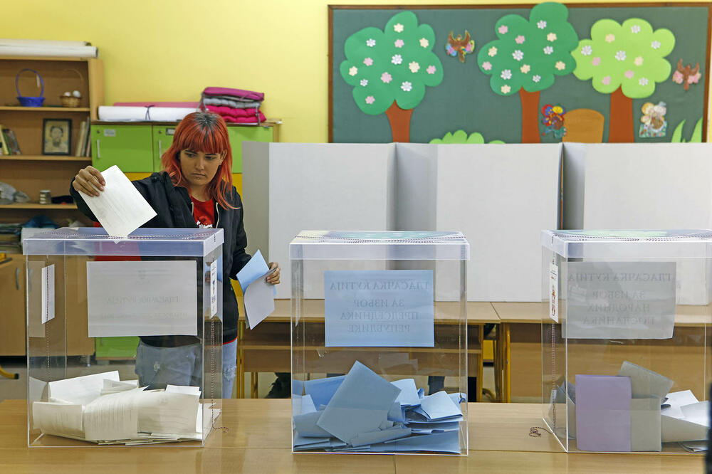 Izbori, Glasanje, Glasačko Mesto, glasačke kutije, Srbija bira, Srbija bira 2022