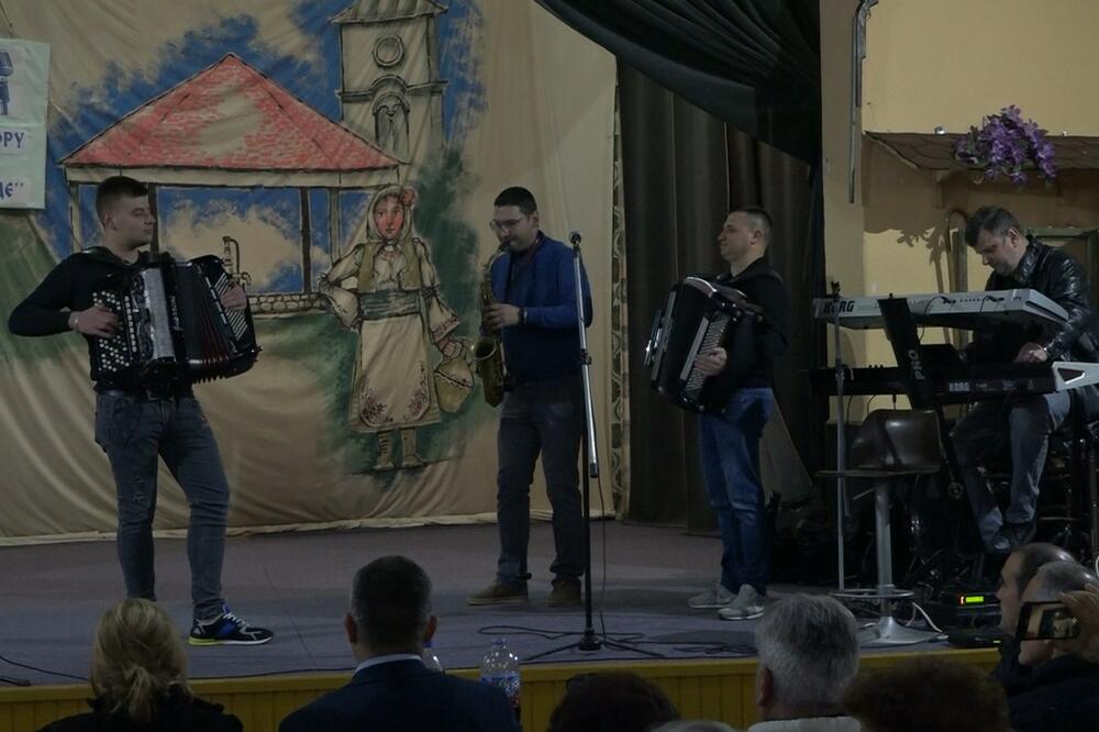 TRADICIONALNA KULTURNA MANIFESTACIJA: U Orašju održano 63. takmičenje pevača amatera "Na izvoru kraj kisele vode"