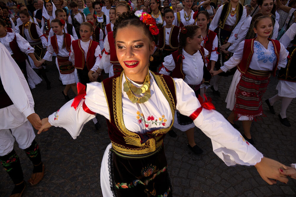 Dukati, folklor, narodna nošnja