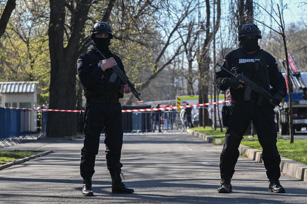 UZBUNA U RUMUNIJI: Dve "krvave pošiljke" stigle na adresu UKRAJINSKE AMBASADE u Bukureštu, policija došla po HITNOM postupku