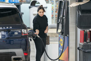 INFLACIJA NEZADRŽIVO RASTE KATAKLIZMA ZBOG RATA U UKRAJINI Pumpe u Americi se pripremaju za cenu od 10 dolara za galon goriva!