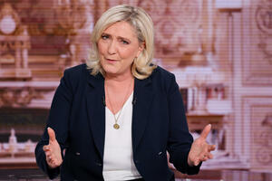 KO JE ŽENA KOJI JE GLAVNI MAKRONOV IZAZIVAČ: Evo za šta se zalaže desničarka Marin Le Pen! VIDEO