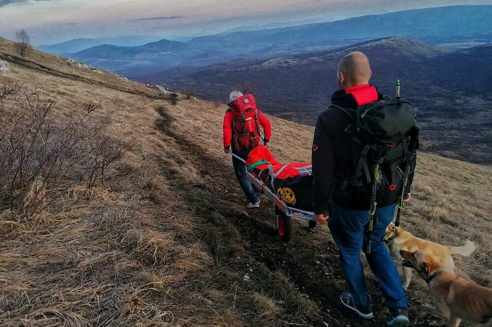 POVREĐENA ŽENA USPEŠNO EVAKUISANA SA RTNJA: Pripadnici Gorske službe četiri sata spasavali ženu koja je ostala na vrhu planine