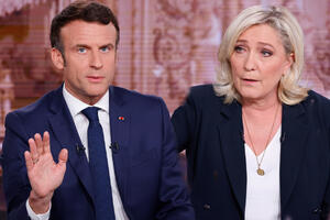 OTVORENA BIRALIŠTA U FRANCUSKOJ: Očekuje se da u 2. krug predsedničkih izbora prođu Emanuel Makron i Marin Le Pen