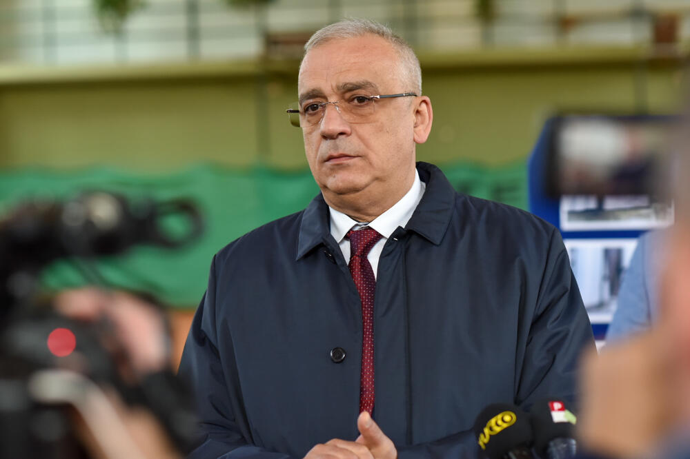 Pokrajinski sekretar Basta i gradonačelnik Bakić obišli rekonstruisanu tenis halu TK Spartak