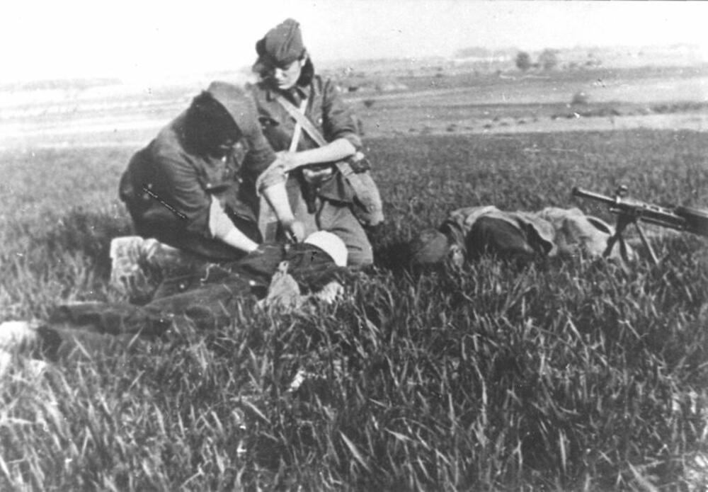 Previjanje ranjenika na Sremskom frontu