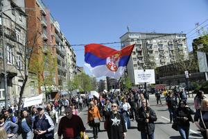 VUČIĆ PIJAČNE PRODAVCE POZVAO NA RAZGOVOR: Protestovali šetnjom od Ušća do Slavije