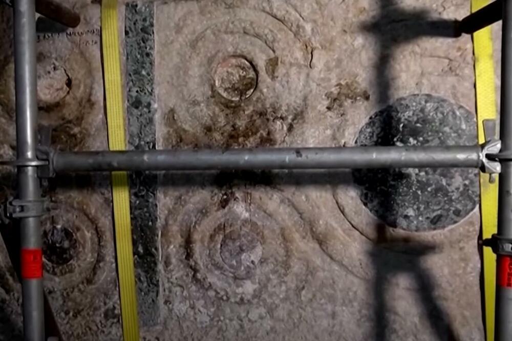 DREVNI OLTAR PRONAĐEN NA SVETOM MESTU HRIŠĆANSTVA U JERUSALIMU: Fascinantni artefakt otkriven u Hramu Vaskrsenja Hristovog VIDEO