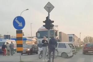 ŽESTOK UDES U NOVOM SADU: U karambolu na Futoškom putu "jugo" izleteo sa kolovoza i preprečio se na razdelnom ostrvu (VIDEO)