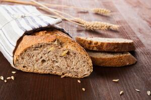 CENE HLEBA U EVROPI OBARAJU REKORDE! U SRBIJI VEKNA POD KONTROLOM: Hleb u Mađarskoj 65 odsto skuplji nego lane!