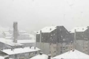 APRILSKA ZIMSKA IDILA U NOVOJ VAROŠI: Sneg pada od prošle noći, veje i u Sjenici i na Zlatiboru