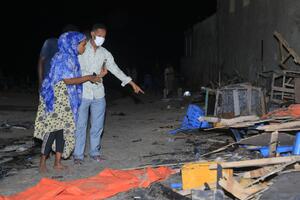 TERORISTI BACILI BOMBU NA RESTORAN ZA VREME IFTARA, 6 MRTVIH: Al Šabab preuzeo odgovornost za krvavi napad u Somaliji!