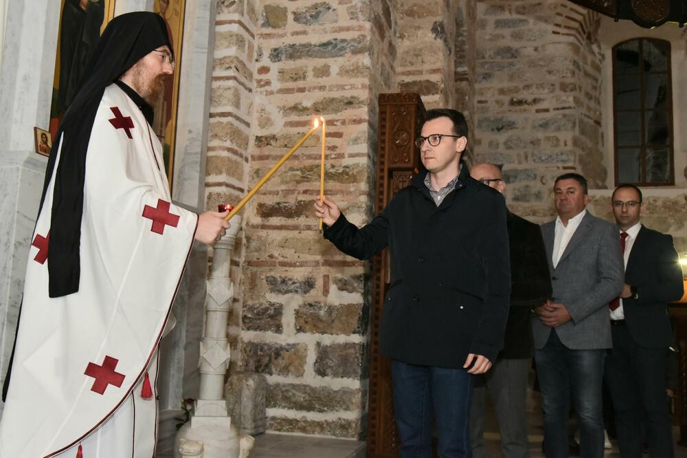 VASKRS NA KOSOVU I METOHIJI: Petković na ponoćnoj liturgiji u manastiru Banjska