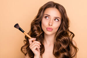 KOZMETIKA NA DETEKTORU: Da li je šminkanje dobro za kožu? Otkrivamo vam neke od najčešćih ZABLUDA o mejkapu