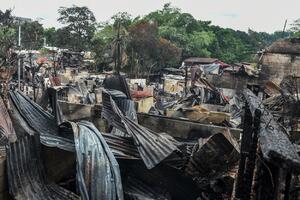VELIKI POŽAR NA FILIPINIMA Poginulo 8, među njima šestoro dece! Uništeno 80 kuća
