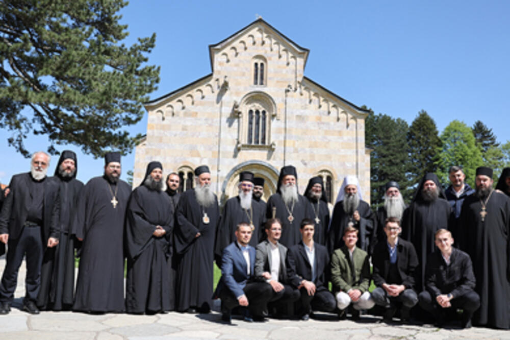PATRIJARH PORFIRIJE POSLE POSETE VISOKIM DEČANIMA: Zaštitimo baštinu Srpske pravoslavne crkve na Kosovu i Metohiji