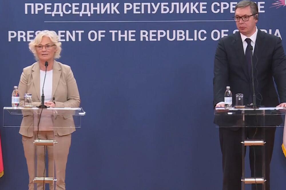 VUČIĆ POSLE SASTANKA SA NEMAČKOM MINISTARKOM ODBRANE: Imali smo sadržajne i otvorene razgovore! Srbija čuva mir i stabilnost