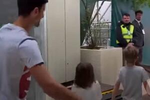 ŠMEKER I DŽENTLMEN NA TATU! Hit scena u Madridu: Stefan Đoković u akciji: Tata, idem da vidim drugarice! (VIDEO)