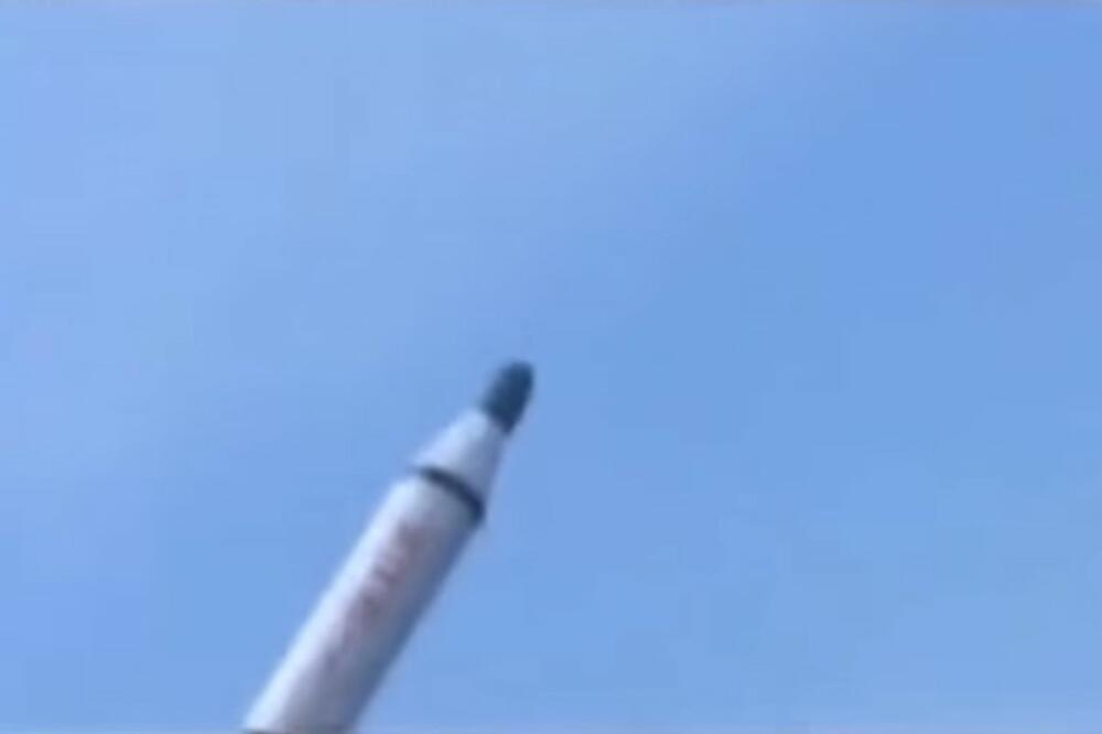 KOREJSKI RAKETNI POLIGON: Severna i Južna Koreja ispalili balističke rakete! Projektili pali 60 km od grada Sokočo