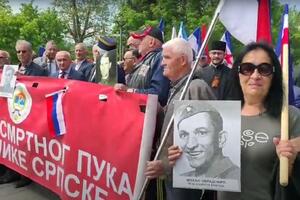 U BIH DVA SKUPA NA DAN POBEDE: U Banjaluci marš Besmrtnog puka, u Sarajevu okupljanje u znak podrške Ukrajini VIDEO