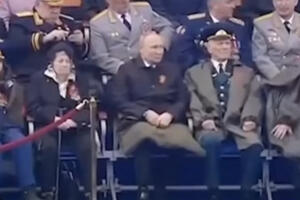 PUTIN U NEOBIČNOM IZDANJU NA PARADI U MOSKVI: Sedeo sa ratnim veteranima, jedini pokriven ĆEBETOM! (VIDEO)