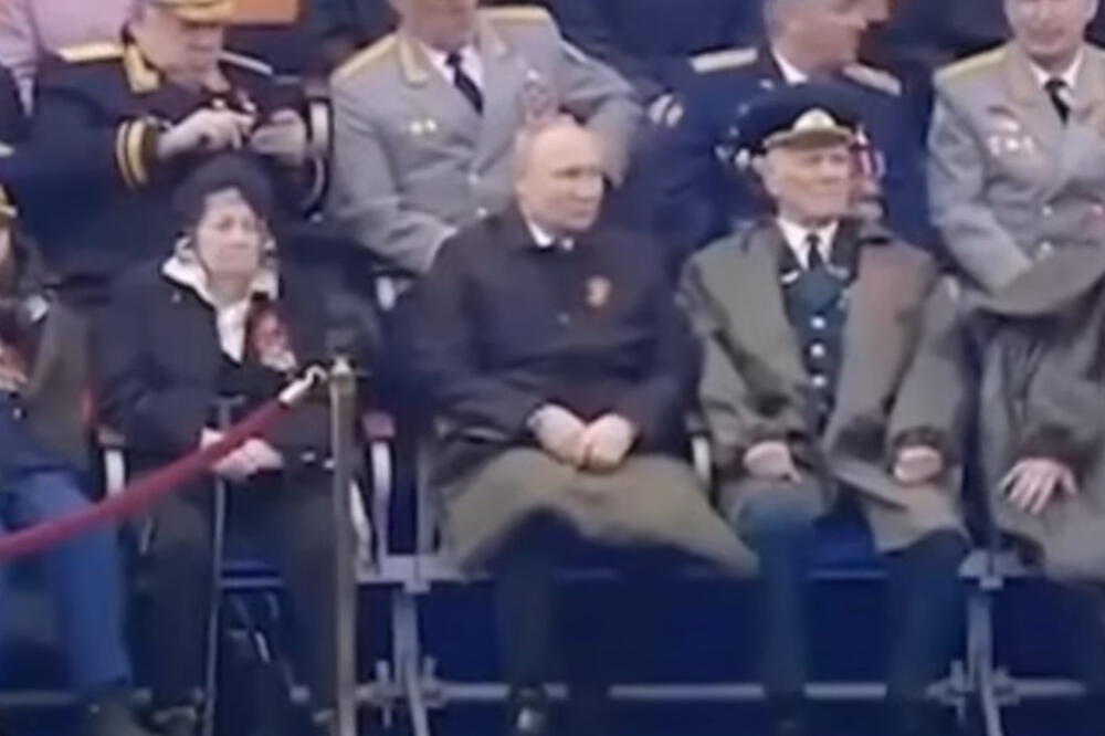 PUTIN U NEOBIČNOM IZDANJU NA PARADI U MOSKVI: Sedeo sa ratnim veteranima, jedini pokriven ĆEBETOM! (VIDEO)