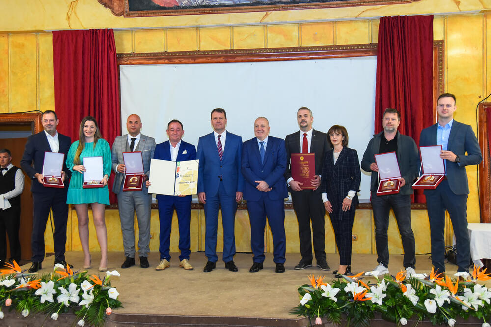 Mirović dodelio priznanja „Kapija uspeha“ najuspešnijima u turizmu i ugostiteljstvu