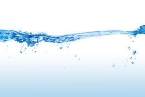Pet razloga zašto tokom dijete treba da pijemo vodu