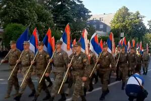 PRE 30 GODINA FORMIRANA JE VOJSKA REPUBLIKE SRPSKE: Tim povodom u Banjaluci održan svečani defile zastava VIDEO