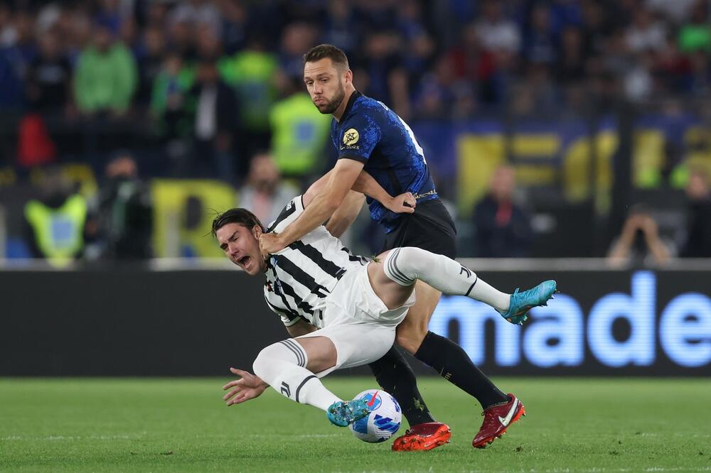 DUŠANOVA MAGIJA NEDOVOLJNA JUVENTUSU! INTER OSVOJIO KUP ITALIJE Vlahović blistao, ali 2 PENALA su presudila Staroj dami (VIDEO)