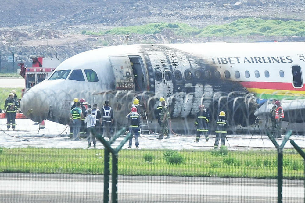 DRAMA! AVION SKRENUO SA PISTE I ZAPALIO SE: 36 povređenih prilikom poletanja u Kini! U avionu bilo 113 putnika! (VIDEO, FOTO)