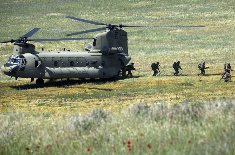 NATO, NATO vežba, Krivolak, Severna Makedonija, Brzi odgovor 22, helikopter, CH-47 Činuk, britanski helikopter