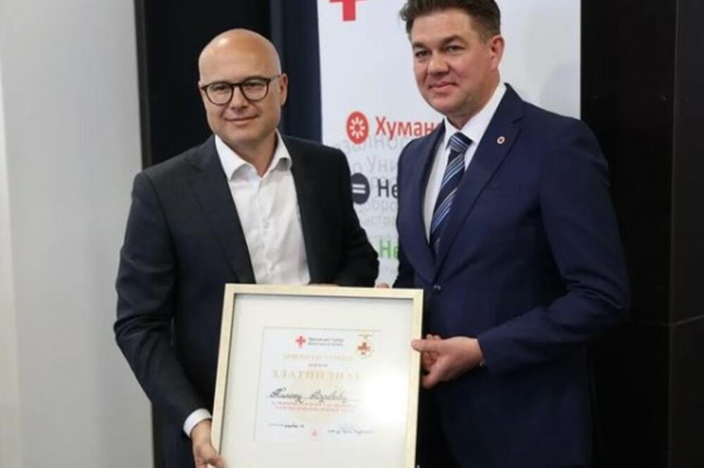 Vučević: Čast mi je što sam dobitnik Zlatnog znaka Crvenog krsta Srbije, to nije nagrada za pojedinca, već za sve Novosađane
