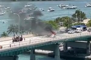 HOROR U MAJAMIJU: Avion se srušio na automobil na mostu VIDEO