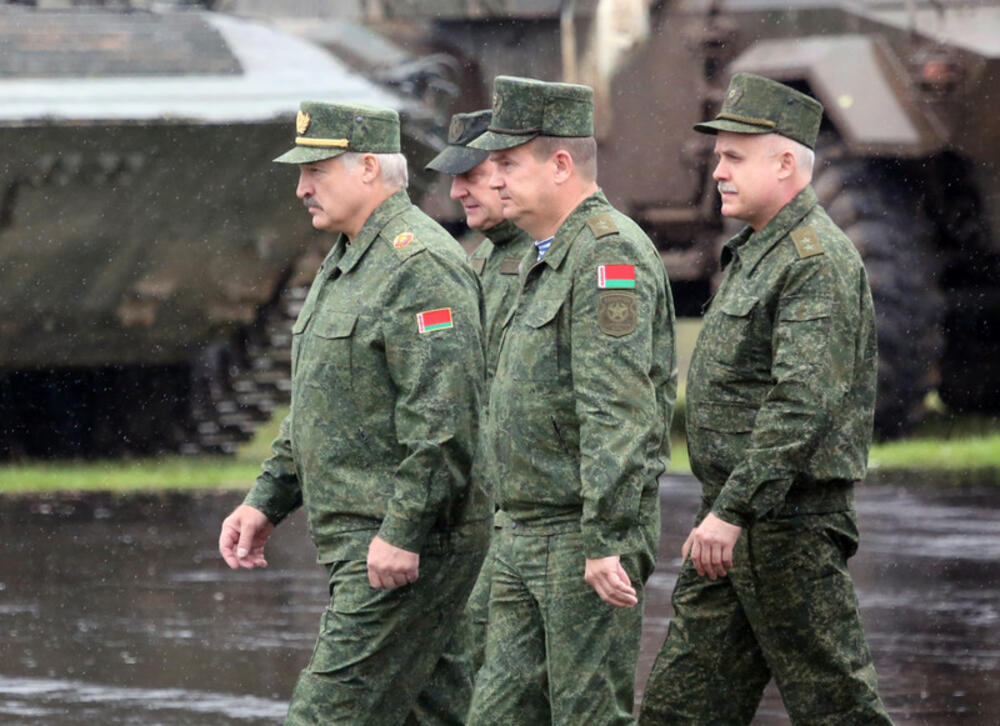 Aleksandar Lukašenko, Belorusija, vojska Belorusije