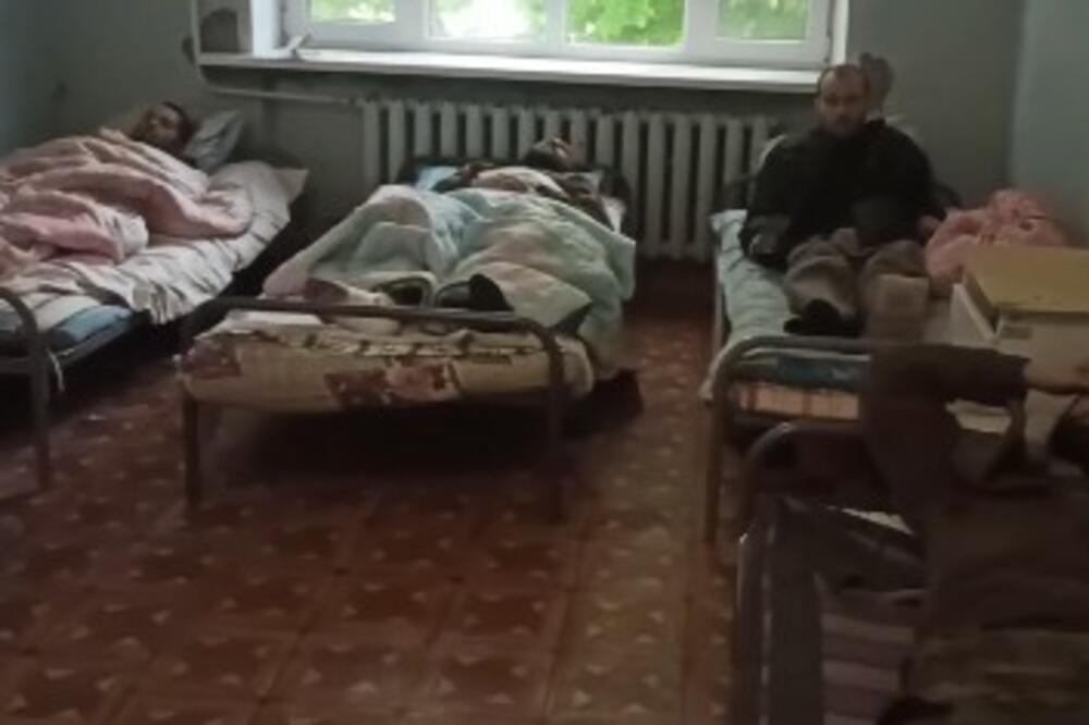 OTKRILI DA LI IH RUSI MUČE! Snimak ranjenih ukrajinskih boraca iz Azovstalja! Izmučeni su i gledaju u prazno! (VIDEO, FOTO)