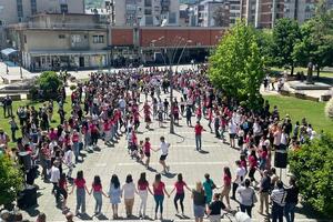 MATURANTSKI PLES: U Trsteniku održana tradicionalna manifestacija svršenih srednjoškolaca! FOTO