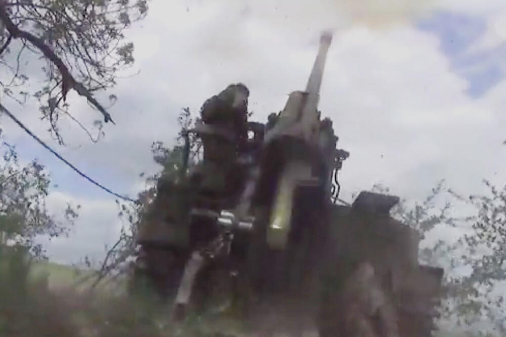 RUSKA ARTILJERIJA PROTIV AMERIČKE: Evo kako haubice M777 koje su SAD dale Kijevu nisu imale šanse protiv samohodnih topova! VIDEO