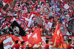 PONOVO RADE BARJACI, DELIJE ZOVU NA DERBI: Navijači Crvene zvezde žele da ispune stadion za finale Kupa protiv Partizana