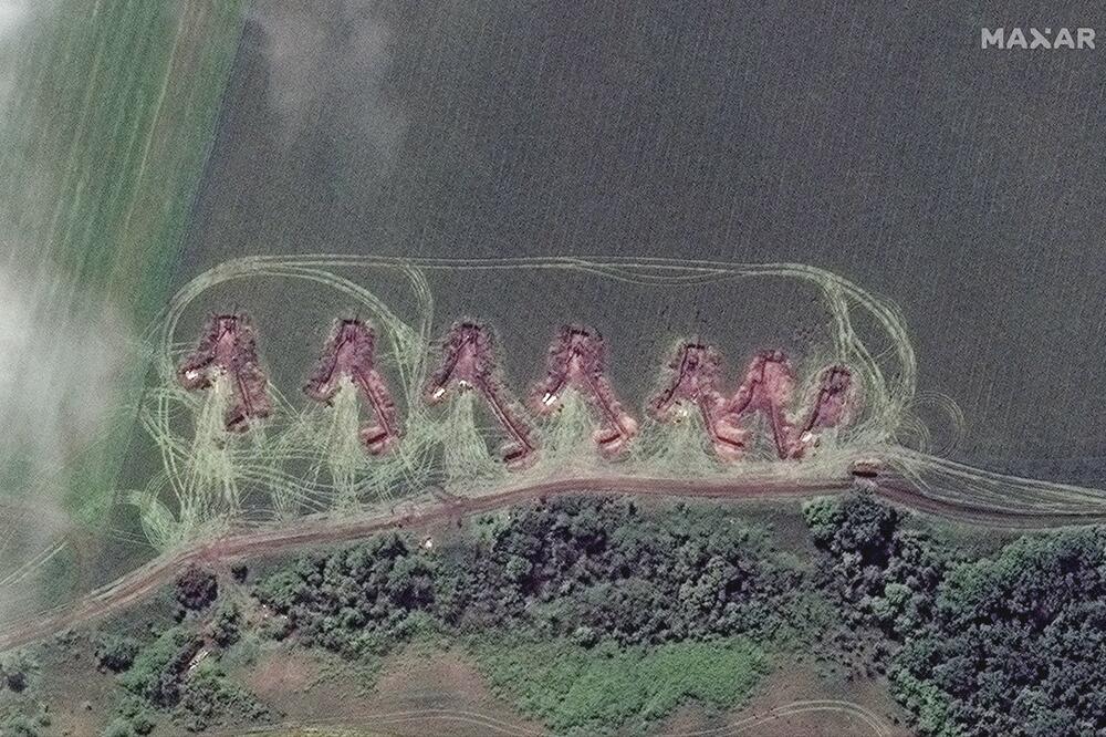 POPASNA U RUŠEVINAMA Novi satelitski snimci pokazuju šta Rusi rade na istoku Ukrajine FOTO