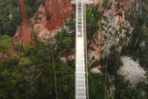 DA LI JE OVO NAJDUŽI STAKLENI MOST NA SVETU? U Vijetnamu otvoren pešački stakleni most dug 632 metra