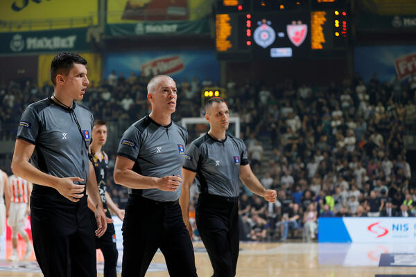 KOŠARKAŠ BRUTALNO UDARIO NA BOLTAUZERA: "Kako vam nije jasno...Krade VEĆ GODINAMA"!