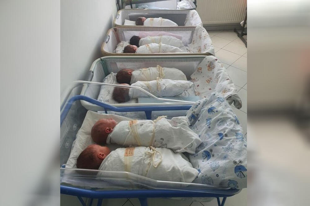 PRELEPE VESTI ZA KRAJ RADNE NEDELJE U porodilištu u Pasjanu za dva dana rođeno 7 beba! Kancelarija za KiM daruje svakom po 10.000