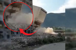 NEMOJ ZAJE*AVAT! OSTADE, BOGA TI! Pogledajte urnebesno rušenje zgrade nekadašnjeg SFRJ giganta u Mostaru MINERI MORAJU NA POPRAVNI