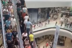 POGLEDAJTE SNIMAK EVAKUACIJE TRŽNOG CENTRA: Dojave o bombama stigle na više adresa u Novom Sadu (VIDEO)